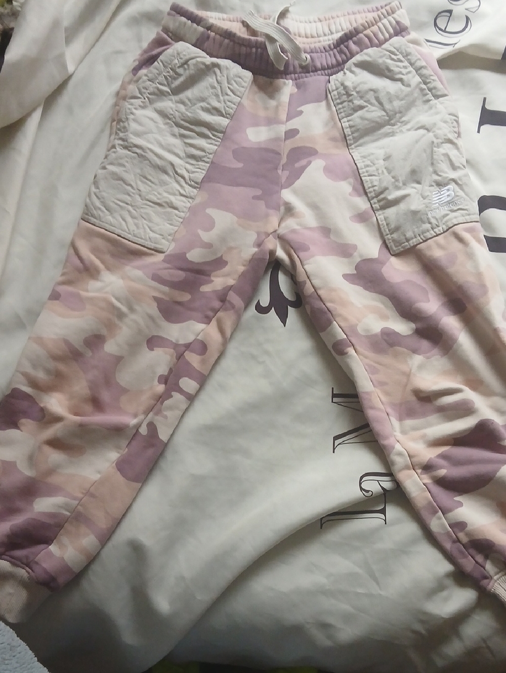 New Balance Capris Pink & Cream Camo Joggers S